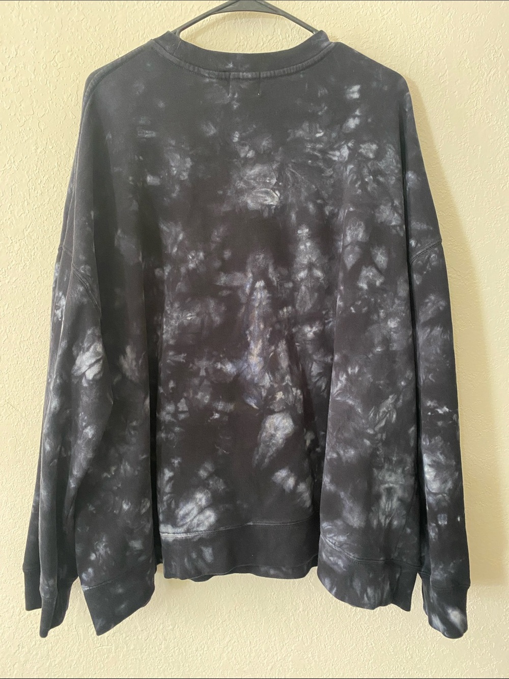 Disney Black & White Tie-Dye 2024 Cruise Graphic Crewneck - Picture 5 of 9